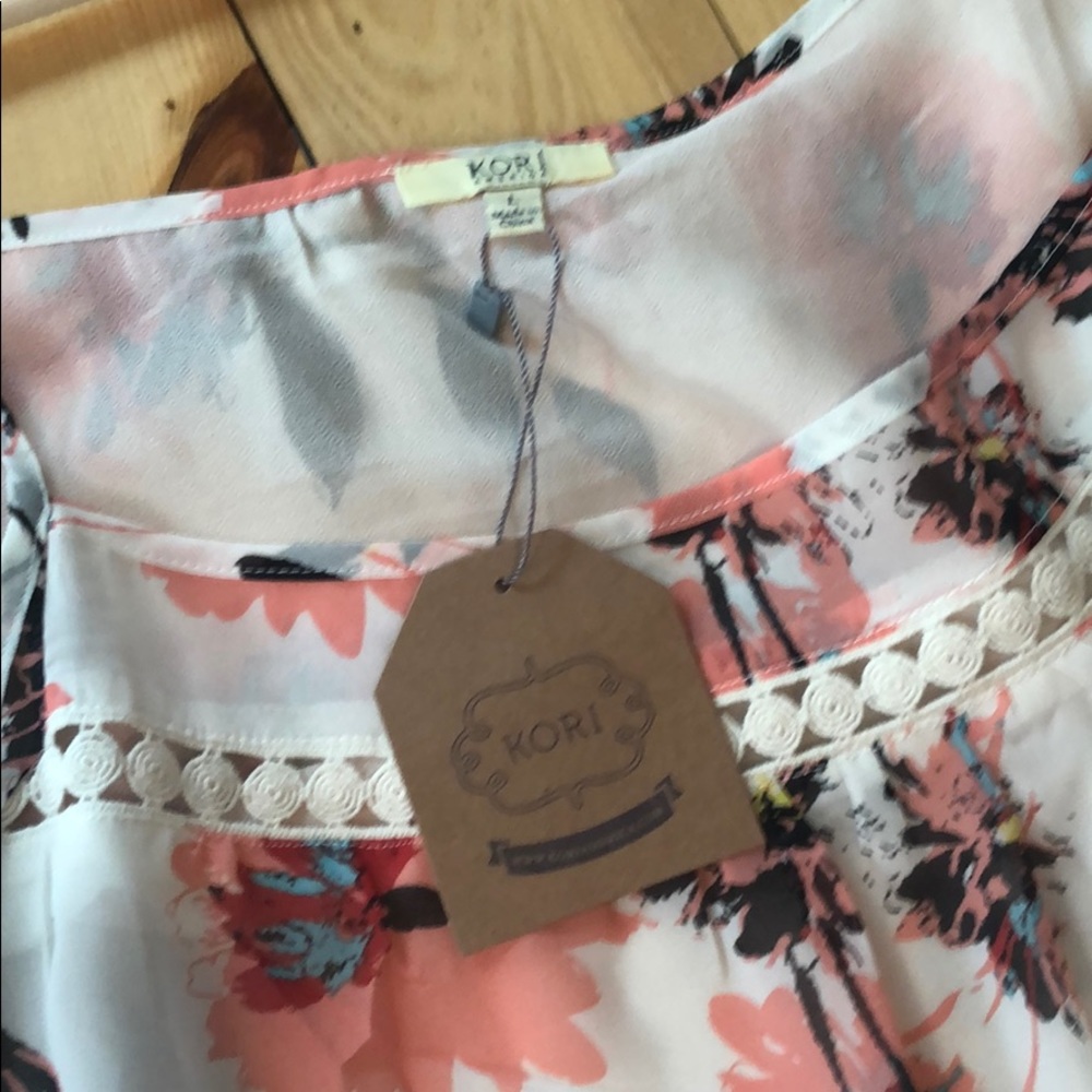 Cold Shoulder Top - Picture 4 of 6